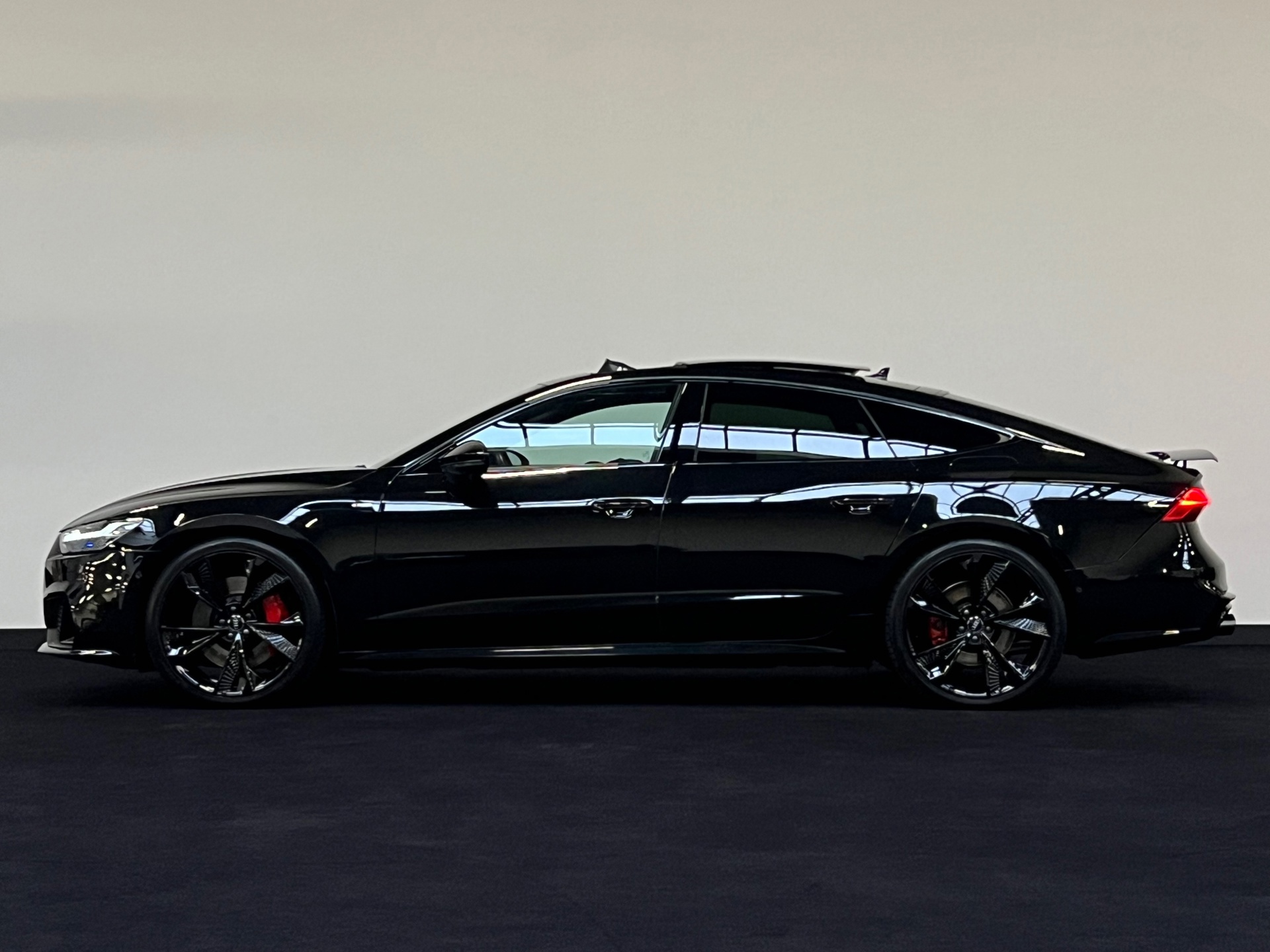 45640134-2.jpg