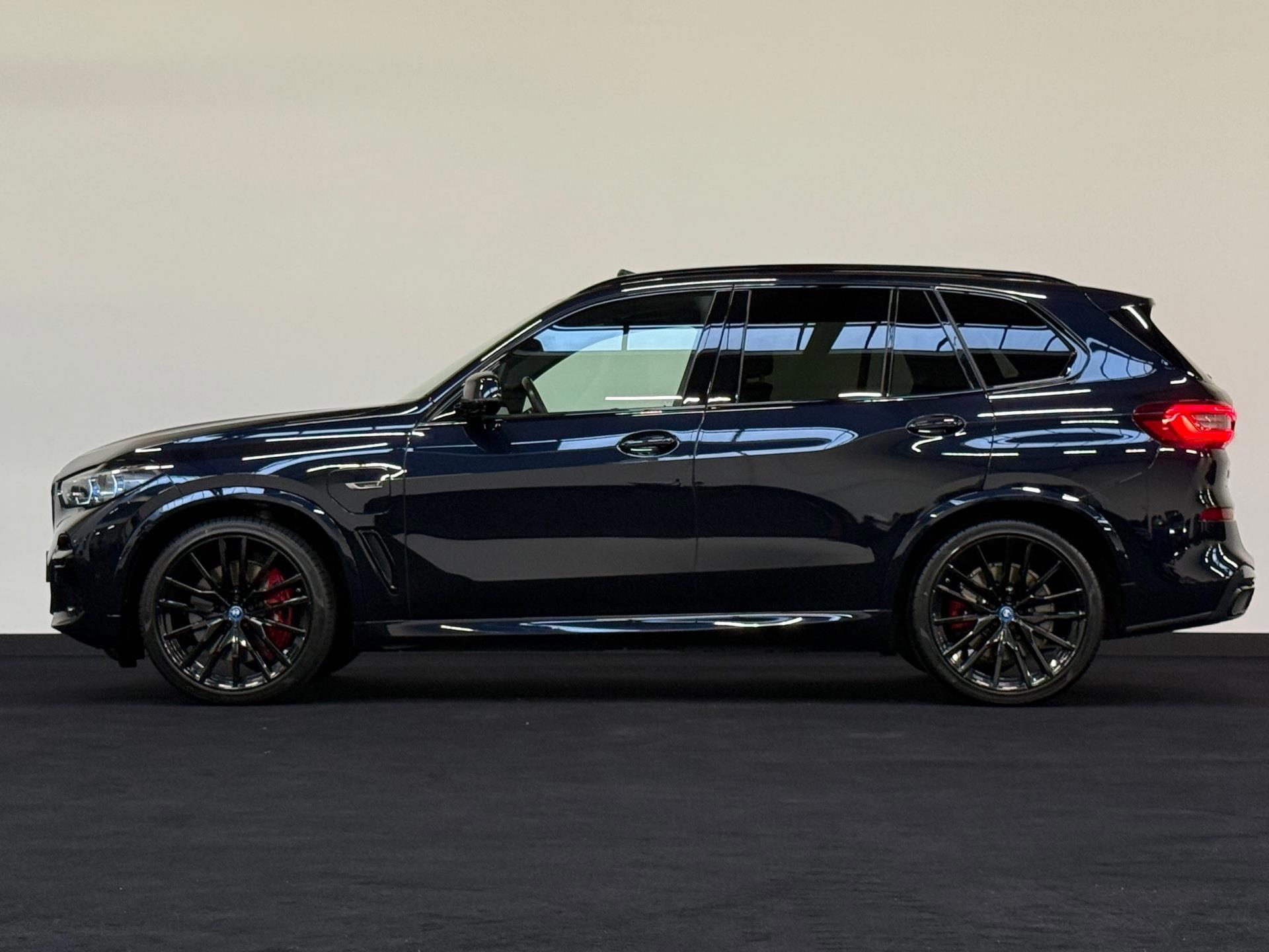 55768722-2.jpg